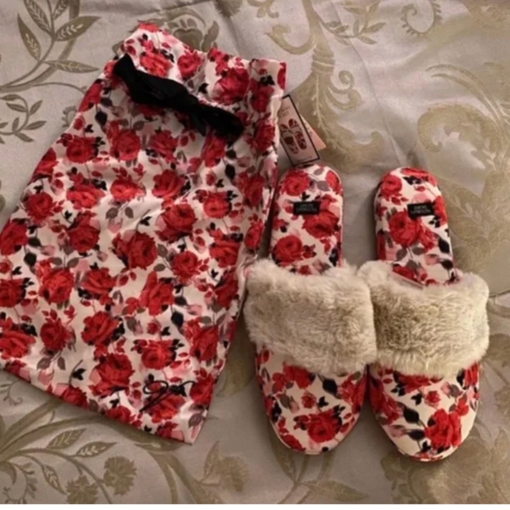 Floral Slippers with Bag - NEW!!